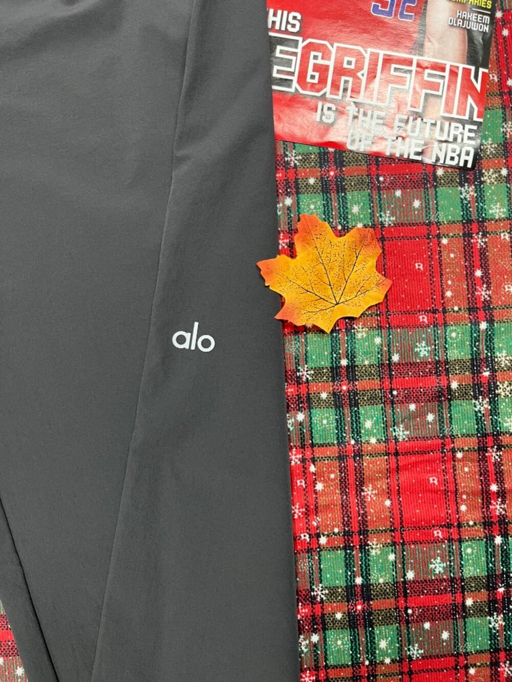 🙆♂️🙆♀️ALO Yoga Suit Up Trouser Dark Grey (Regular)a versatile everyday essen - Picture 5 of 8